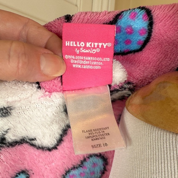 Hello Kitty Robe - Picture 8 of 9
